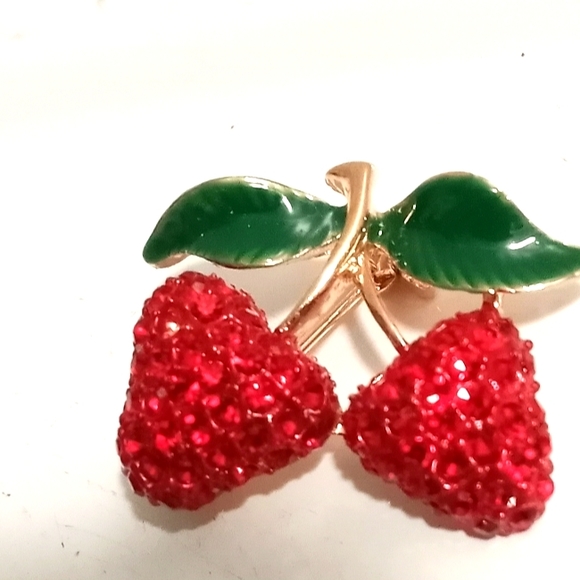 Jewelry - Vtg mcm Strawberries brooch